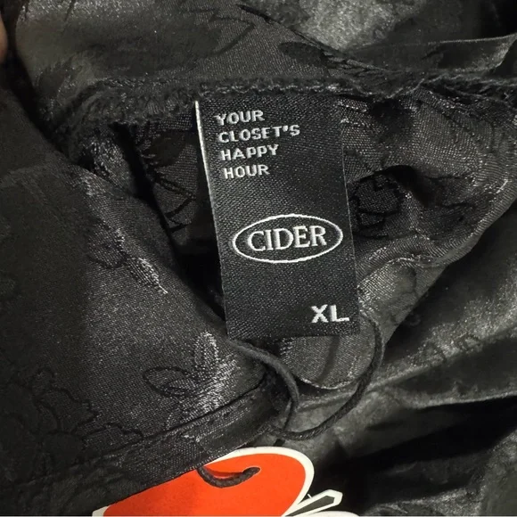 Elegant Black Satin Dress - Picture 14 of 14